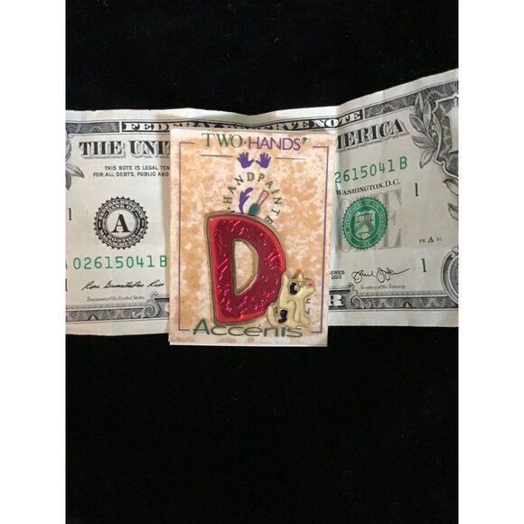 Letter "d" brooch pin dog Two Hands Hand Painted - Picture 6 of 7